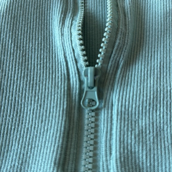 Cropped Tank - Picture 2 of 2